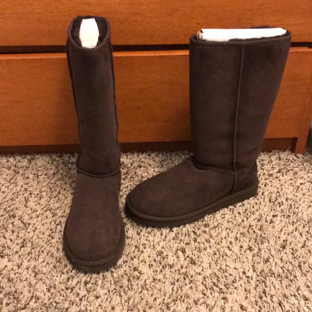 Tall brown ugg boots💕👢